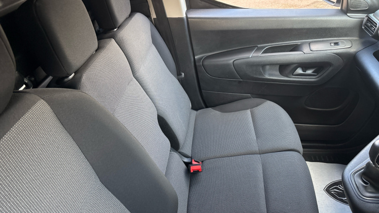 Peugeot Partner Standard Diesel 1000 1.5 BlueHDi 100 Professional Van